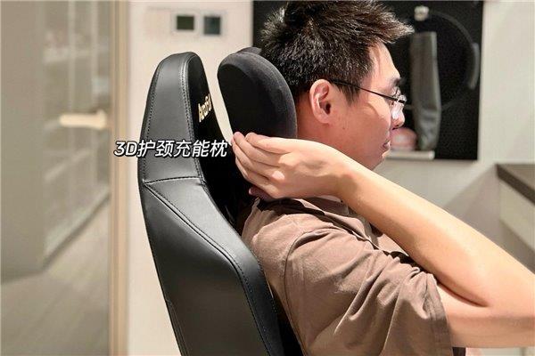 械臂” 傲风M6电竞椅太超纲了瓦力棋牌试玩“按摩+空调+机(图1)